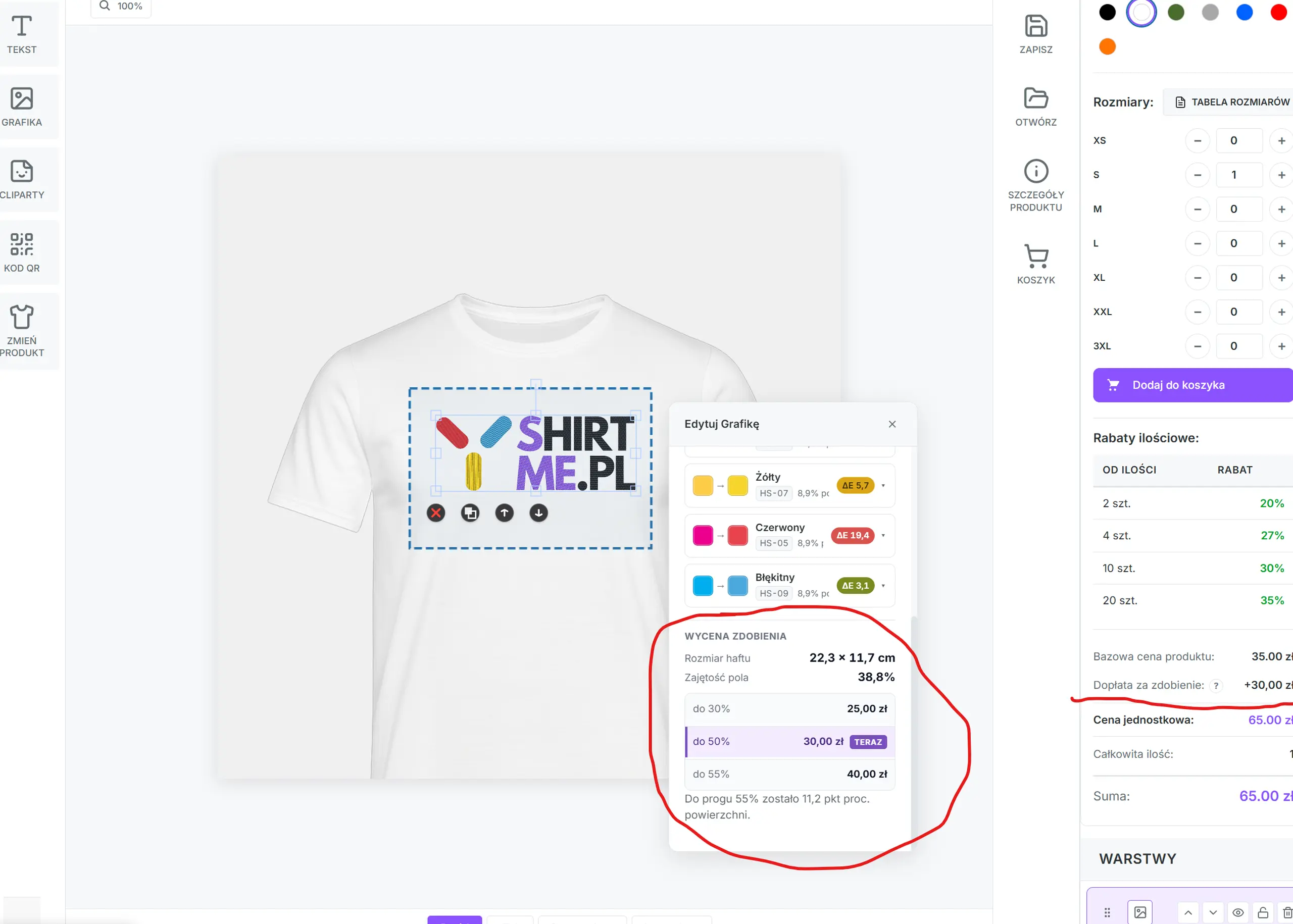 Sekcja wyceny zdobienia w kreatorze shirtme.pl z rozmiarem haftu w centymetrach, procentową zajętością pola i progami